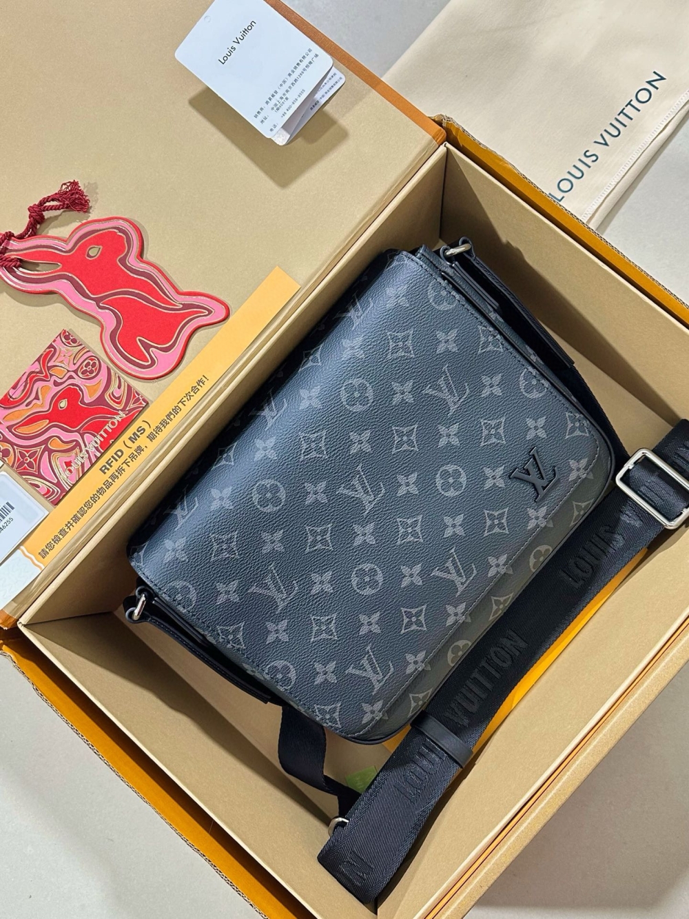 lv男包款式官網 Britain LOUIS VUITTON NANO PORTE DOCUMENTS VOYAGE手袋M82770